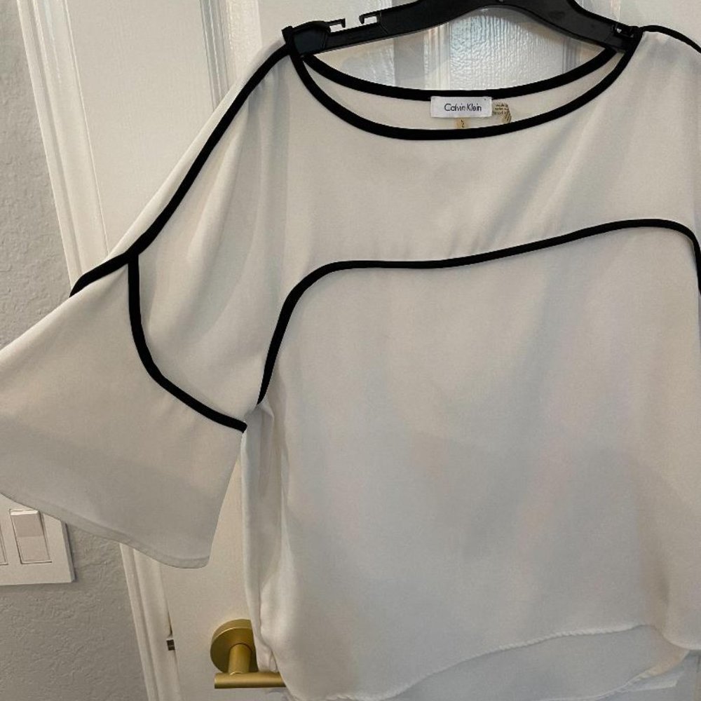 🔥🔥 SALE: Calvin Klein blouse, size Medium, white with black striping
